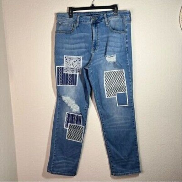 Rue 21 Womens Relaxed Fit Jeans Medium Wash Ripped Patchwork Size 36/32‎ - Picture 1 of 7